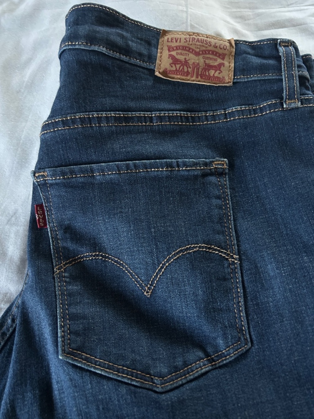 Levi's Dark Blue Denim Jeans with Classic Pocket Stitch